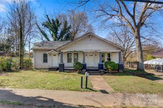 21 W D Street, Newton, NC 28658