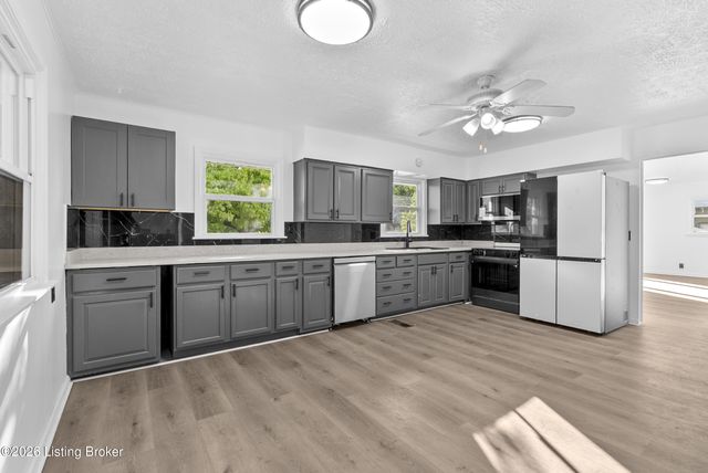 3722 Rouge Way, Louisville, KY 40218