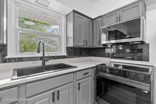 3722 Rouge Way, Louisville, KY 40218
