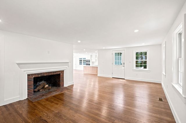358 East St, Carlisle, MA 01741
