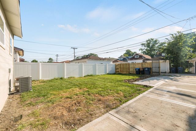 1911 S 11th Avenue, Maywood, IL 60153