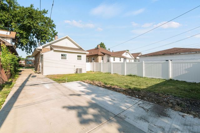 1911 S 11th Avenue, Maywood, IL 60153