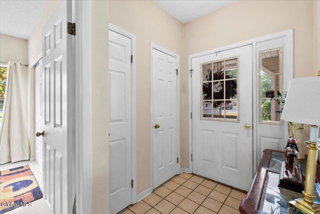 1512 Hampton Place Boulevard, Troy, NY 12180