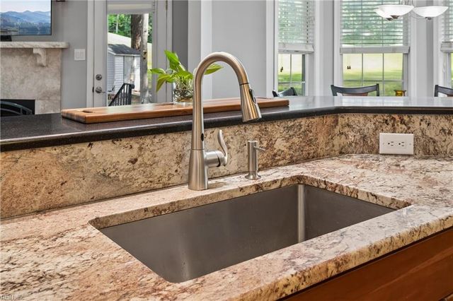 119 E Wedgwood DR, Yorktown, VA 23693