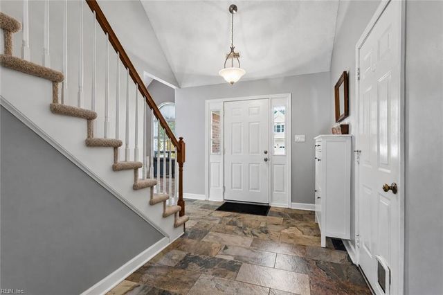 119 E Wedgwood DR, Yorktown, VA 23693