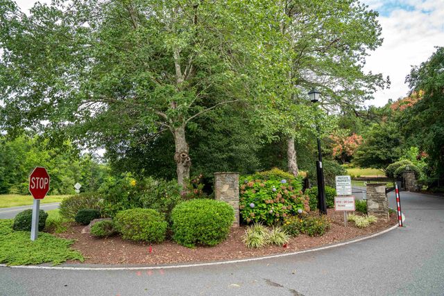 12 Queensmoor Road, Travelers Rest, SC 29690