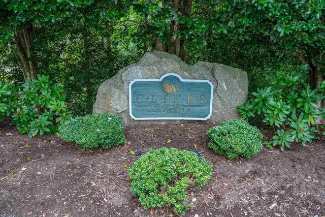 12 Queensmoor Road, Travelers Rest, SC 29690