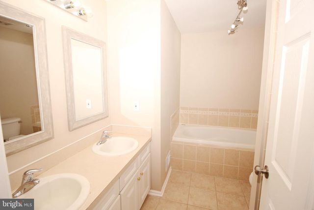 121 BEACON DR, Woodbury, NJ 08096