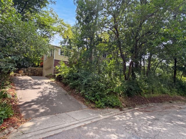 2509 Oakwood Drive, Burnsville, MN 55306