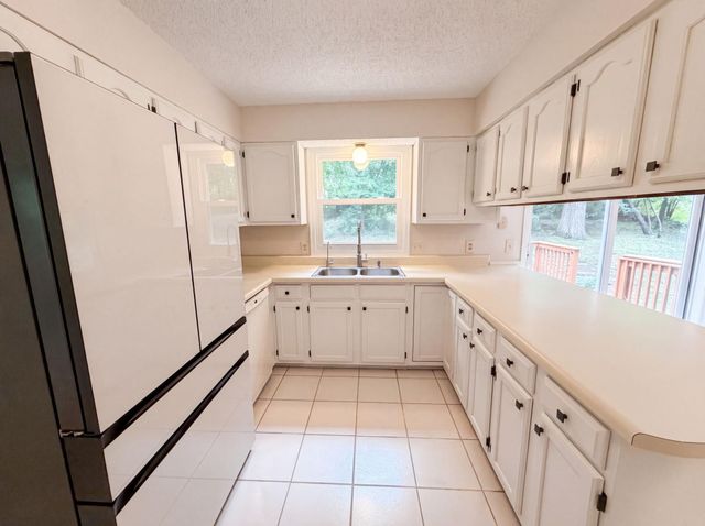 2509 Oakwood Drive, Burnsville, MN 55306