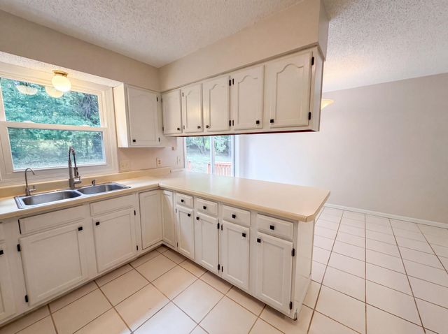 2509 Oakwood Drive, Burnsville, MN 55306