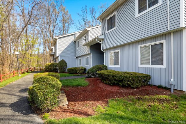 157 Carriage Court E, Yorktown Heights, NY 10598