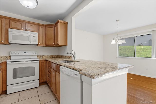 157 Carriage Court E, Yorktown Heights, NY 10598