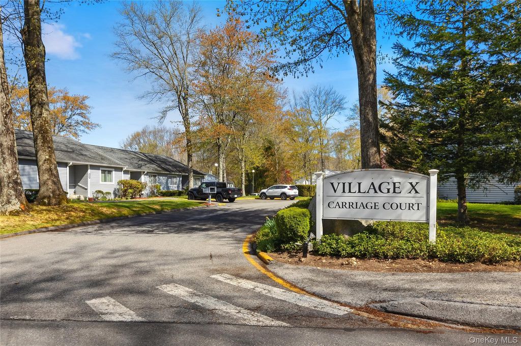157 Carriage Court E, Yorktown Heights, NY 10598