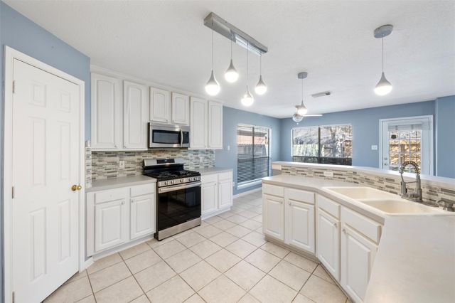 8738 Willancy Lane, Houston, TX 77095