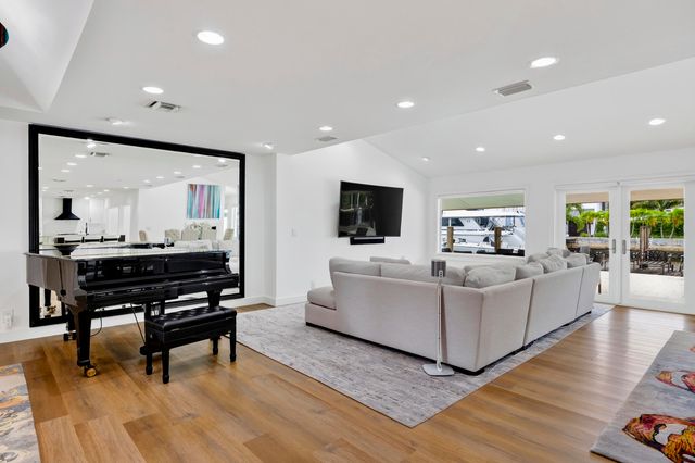 329 ISLE OF CAPRI Drive, Fort Lauderdale, FL 33301