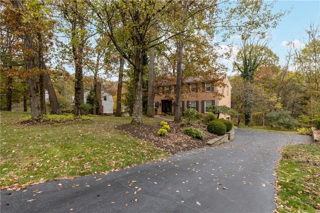 3001 Swansea Crescent W, Hampton, PA 15101