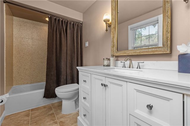 3001 Swansea Crescent W, Hampton, PA 15101