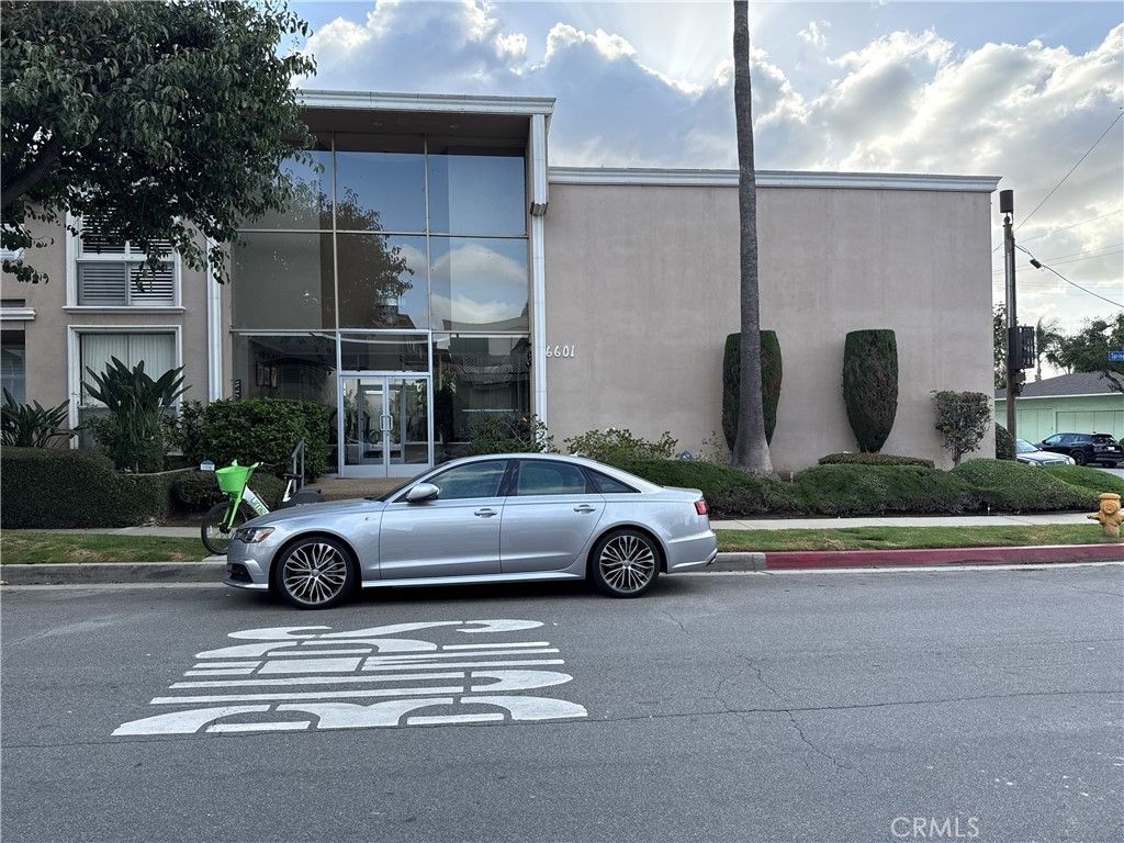 6601 Springpark 14, Los Angeles, CA 90056