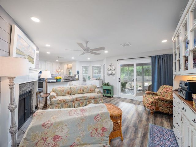 1170 W Shore Drive W, Brunswick, GA 31523