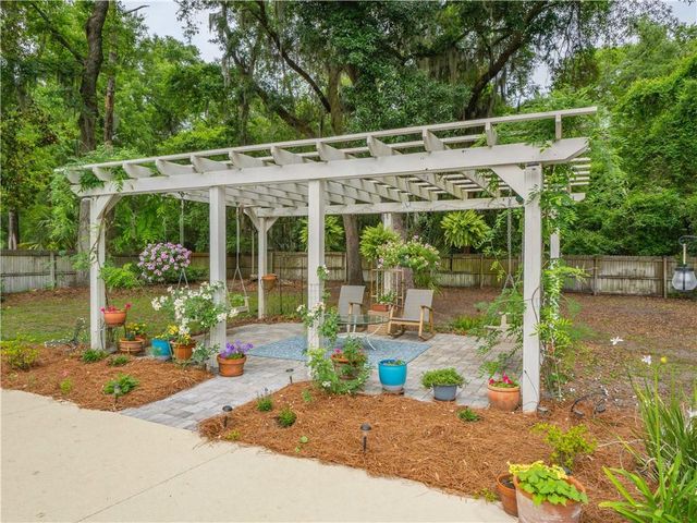 1170 W Shore Drive W, Brunswick, GA 31523