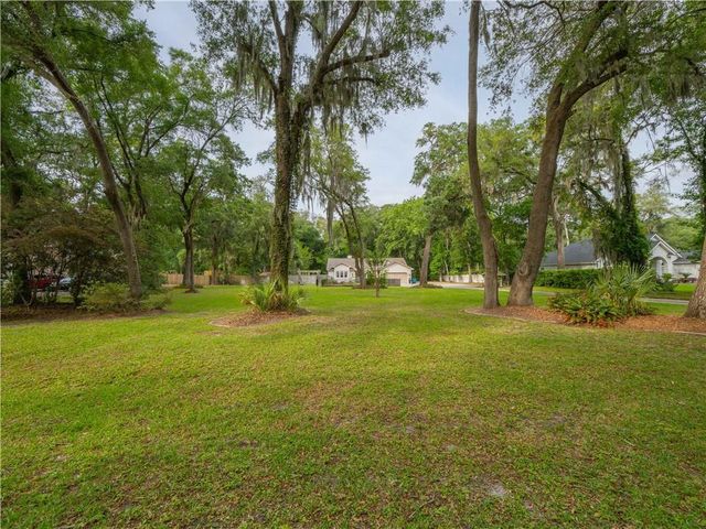1170 W Shore Drive W, Brunswick, GA 31523