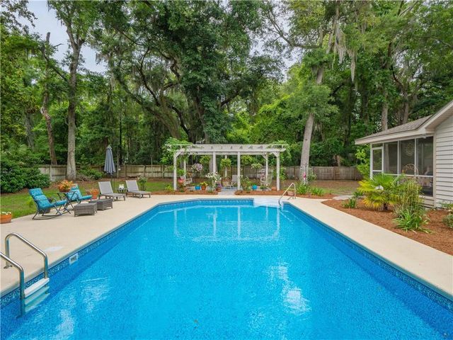 1170 W Shore Drive W, Brunswick, GA 31523