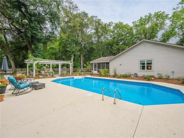 1170 W Shore Drive W, Brunswick, GA 31523