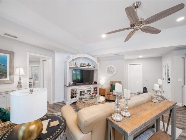 1170 W Shore Drive W, Brunswick, GA 31523
