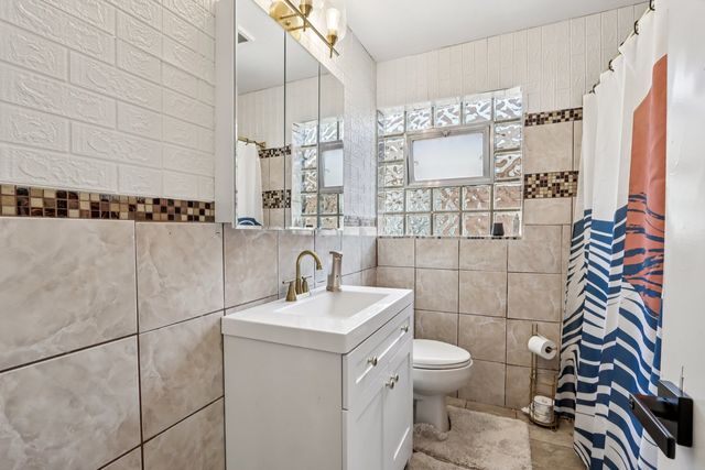 3644 W 82nd Street, Chicago, IL 60652
