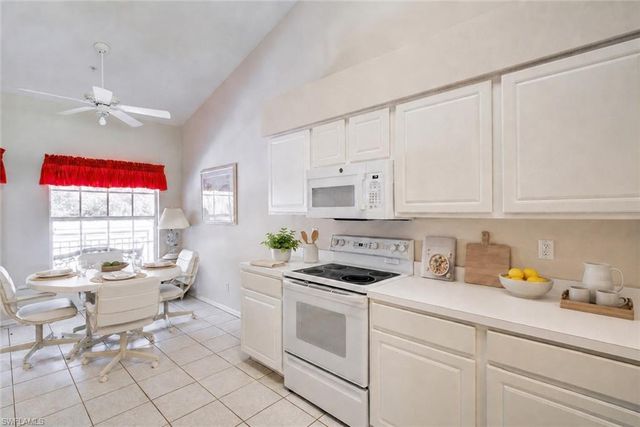 1970 Willow Bend CIR 204, Naples, FL 34109