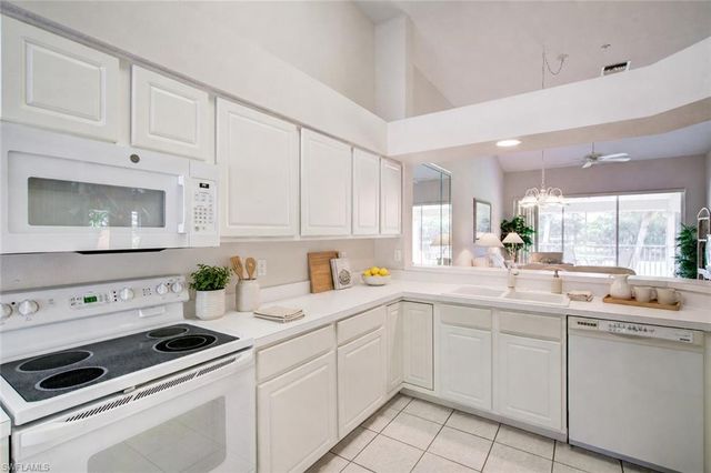 1970 Willow Bend CIR 204, Naples, FL 34109