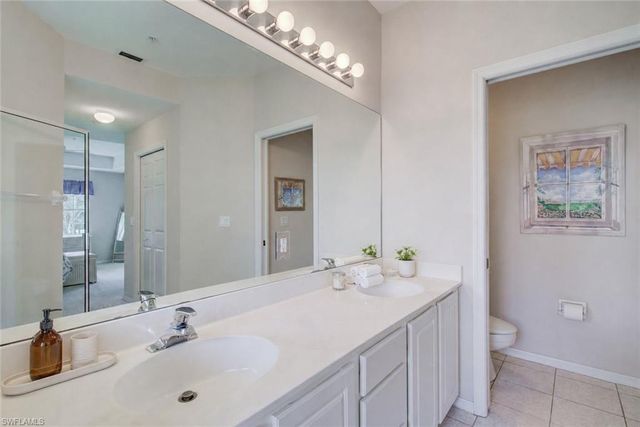 1970 Willow Bend CIR 204, Naples, FL 34109