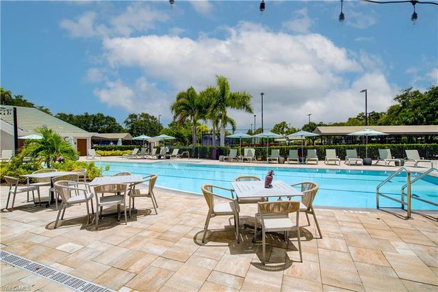 1970 Willow Bend CIR 204, Naples, FL 34109