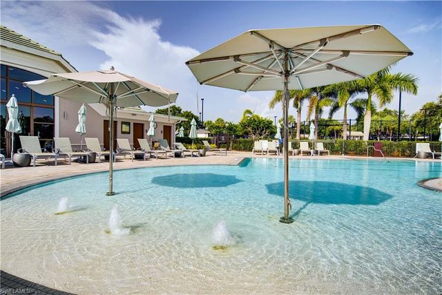 1970 Willow Bend CIR 204, Naples, FL 34109