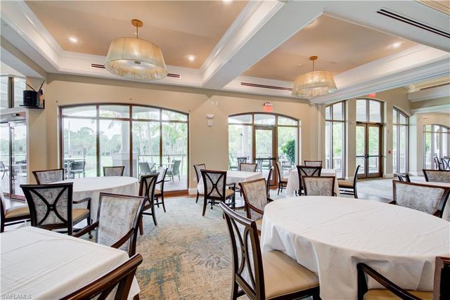 1970 Willow Bend CIR 204, Naples, FL 34109