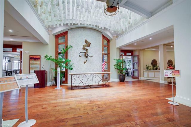 1970 Willow Bend CIR 204, Naples, FL 34109