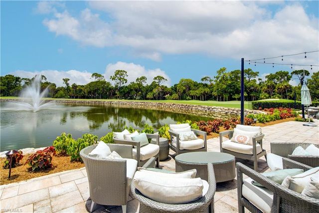 1970 Willow Bend CIR 204, Naples, FL 34109