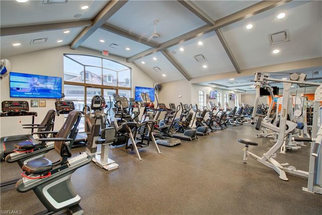 1970 Willow Bend CIR 204, Naples, FL 34109