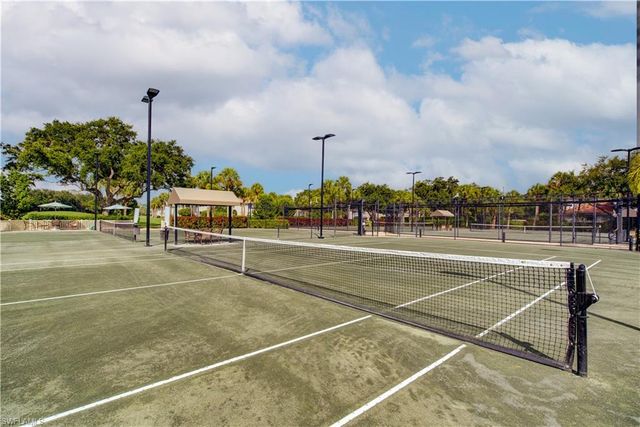 1970 Willow Bend CIR 204, Naples, FL 34109