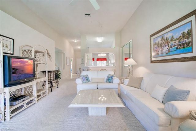 1970 Willow Bend CIR 204, Naples, FL 34109