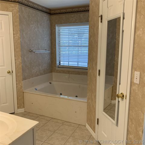 9534 E 76th Street, Tulsa, OK 74133