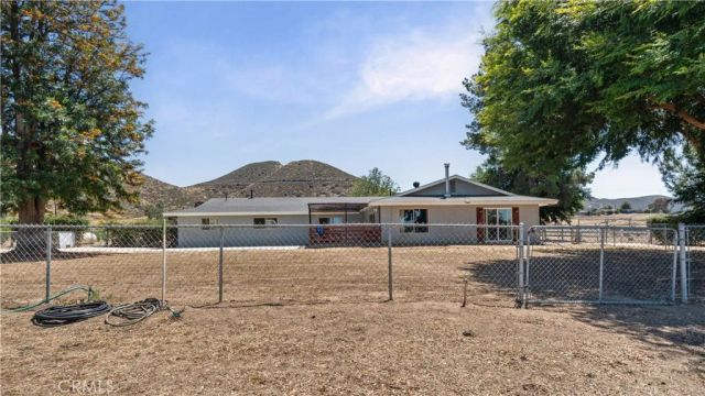 28736 Warren, Hemet, CA 92545