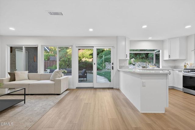 2225 Calle Riscoso, Thousand Oaks, CA 91362