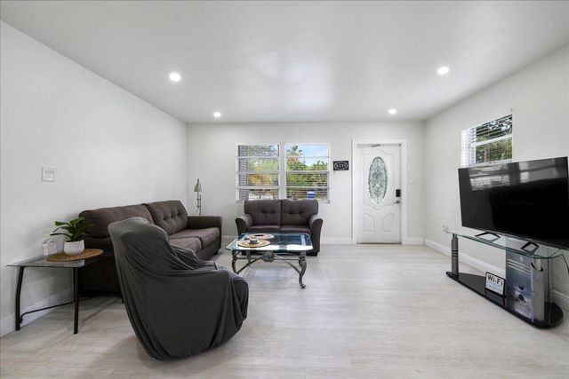503 N PENNOCK Lane, Jupiter, FL 33458