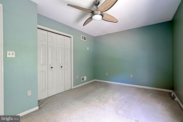 6104 LOCUST LN, Mechanicsburg, PA 17050