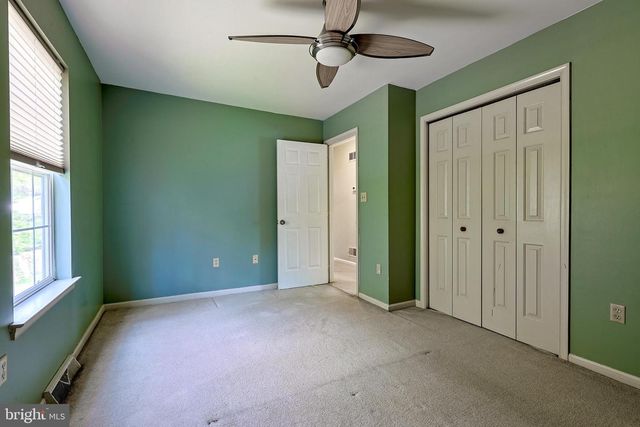 6104 LOCUST LN, Mechanicsburg, PA 17050