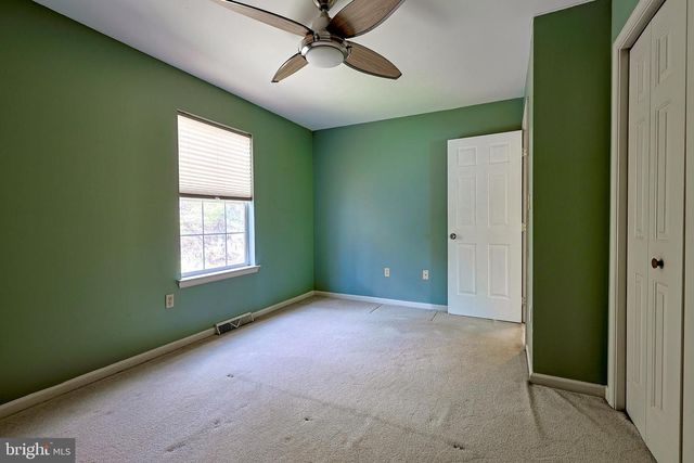 6104 LOCUST LN, Mechanicsburg, PA 17050