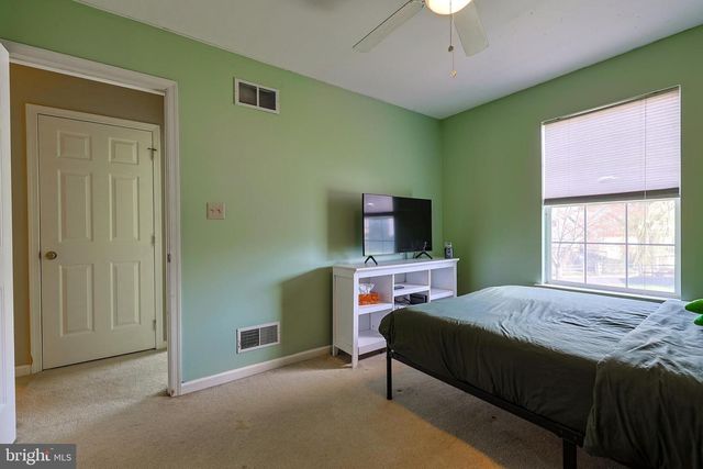 6104 LOCUST LN, Mechanicsburg, PA 17050