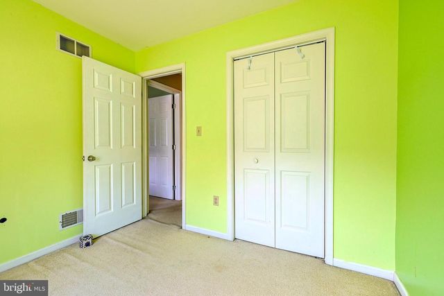 6104 LOCUST LN, Mechanicsburg, PA 17050